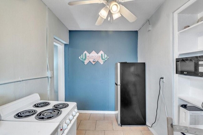 Building Photo - 324 Indiana St