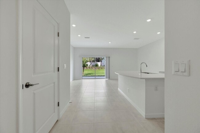 Building Photo - New - Never Lived In Townhome - Lakewood R...