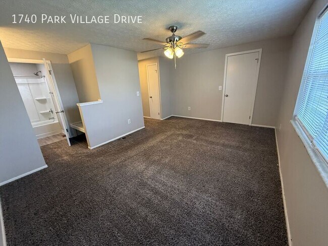 Building Photo - 1740 Park Village Dr