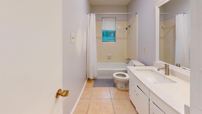 Building Photo - 7611 Lunar Dr