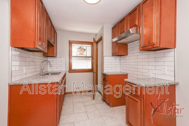 Building Photo - 9113 Outlook Dr