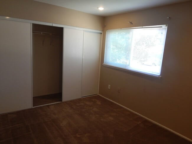 Building Photo - Beautiful Jurupa Hills Condo - 3 Bedroom