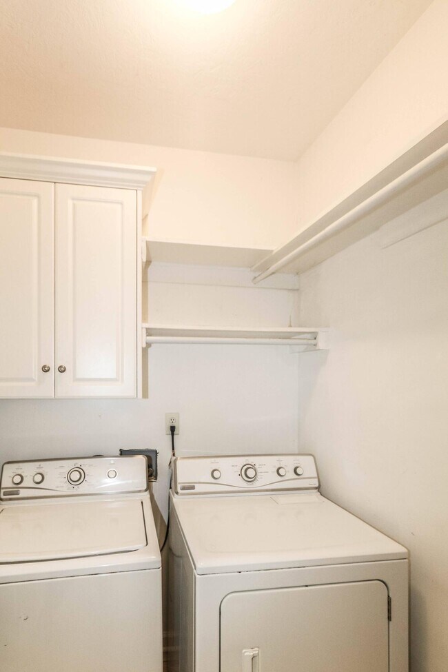 Building Photo - 5803 Carriage Hills Dr
