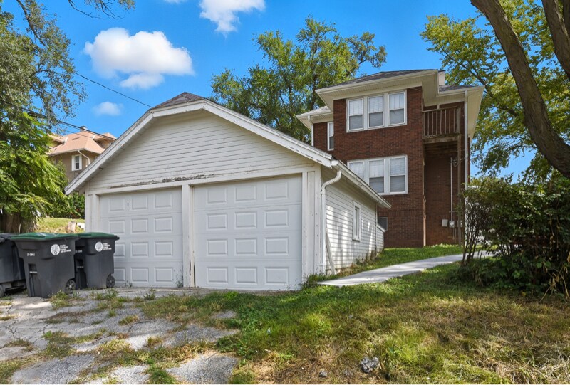 Building Photo - 828 N 41st Ave