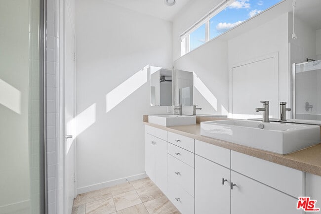 Building Photo - 5637 W Observation Ln