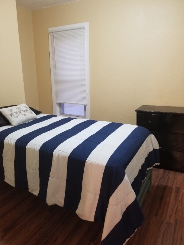 Building Photo - 3311 E 19th St