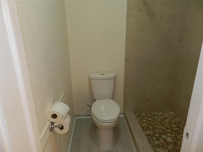 Building Photo - 6307 Bay Club Dr