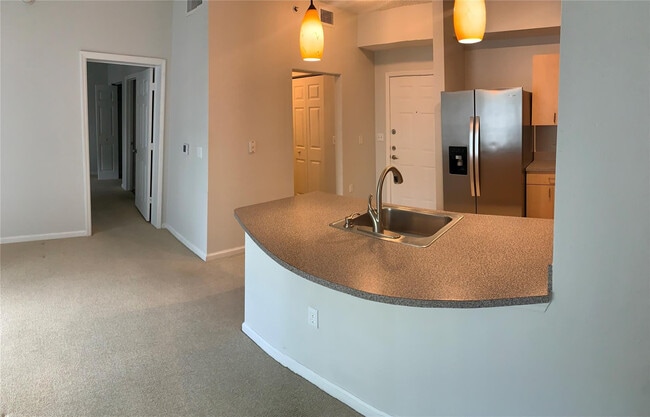 Building Photo - 533 NE 3rd Ave