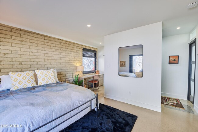 Building Photo - 4016 E Flynn Ln