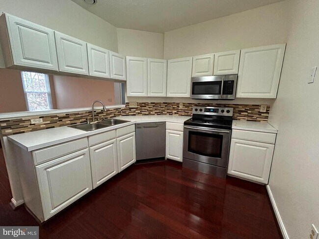 Building Photo - 7204 Bogley Rd