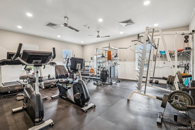 Building Photo - 5 Norfolk Ct