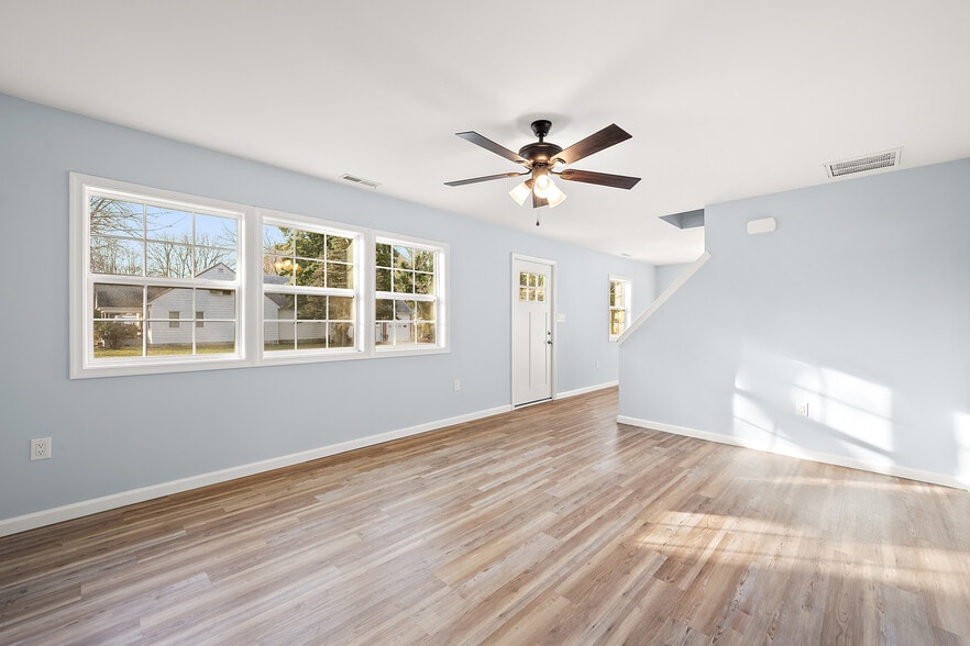 Building Photo - 1201 Tuscola Ave