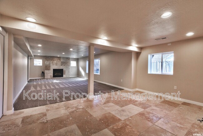 Building Photo - 2266 Brentwood Cir