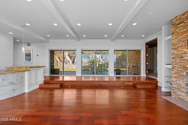 Building Photo - 4820 E Cottontail Run Rd