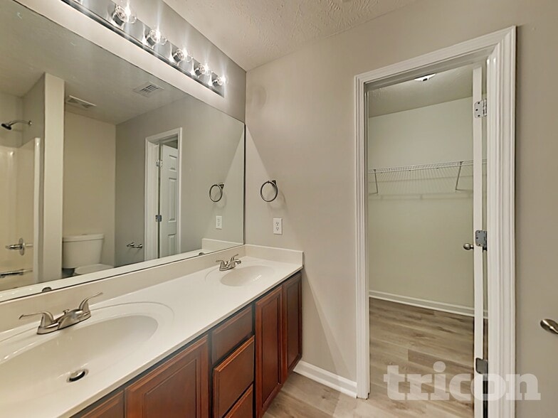 Building Photo - 3052 Ace Wintermeyer Dr