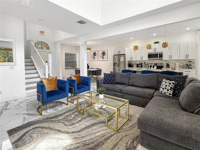 Building Photo - 530 Orista Dr