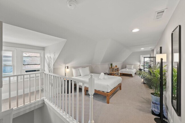 Building Photo - Executive Furnished Rental in Olde Towne East