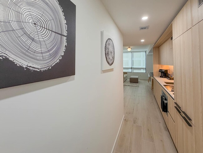 Building Photo - 225 N Miami Ave