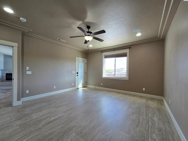 Building Photo - 3/4 Acre lot with Pool/Hot and Lawn Care I...