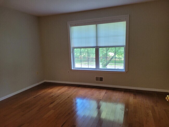 Building Photo - 187 Potomac Dr