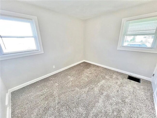Building Photo - 753 Cosler Dr