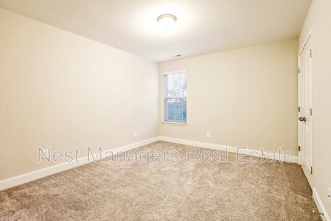 Building Photo - 136 Loch Ln