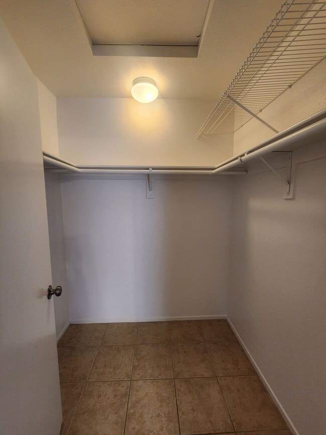 Building Photo - 3 Bedroom 2Bath- A Must See!