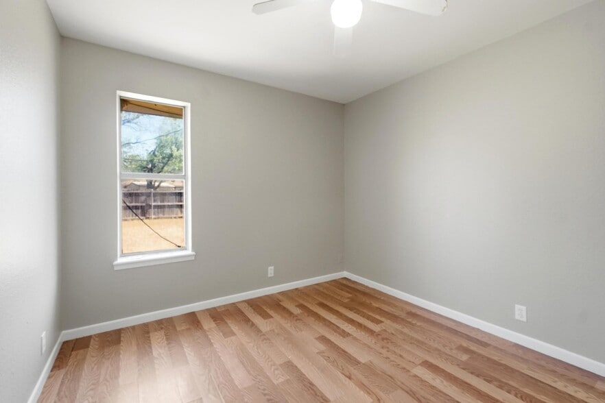 Building Photo - 2333 N Danville Dr