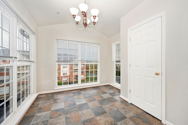 Building Photo - Elevator Condo in Frederick Pent House Level