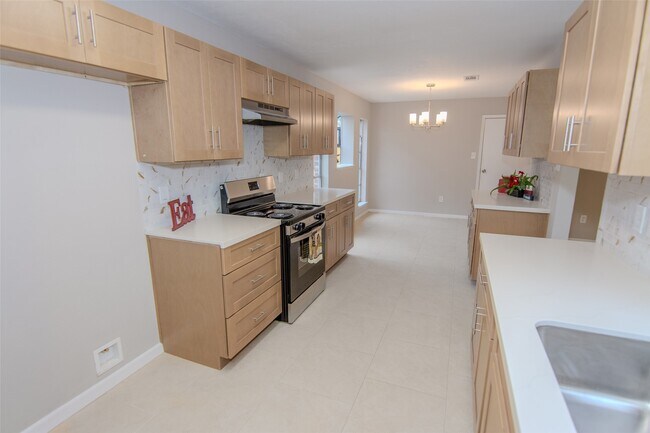 Building Photo - 6703 Stonewater