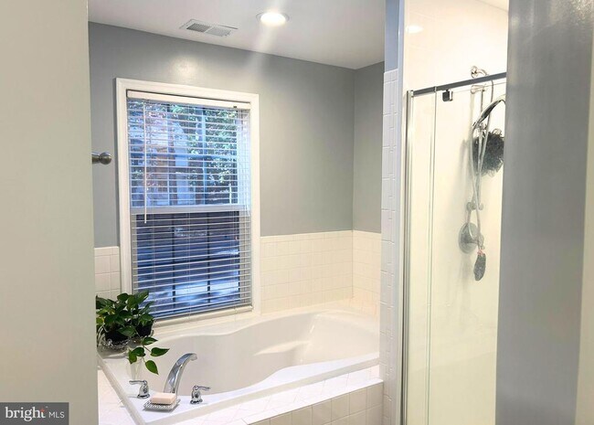 Building Photo - 12503 Toll House Rd