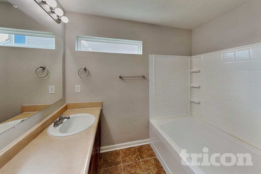 Building Photo - 4822 Penoyer Ln