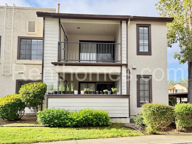 Building Photo - Mira Mesa, 8508 Summerdale Road #18 - Walk to shopping and park!