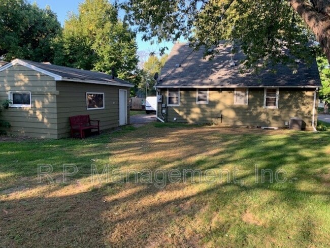 Building Photo - 6621 13th Ave S