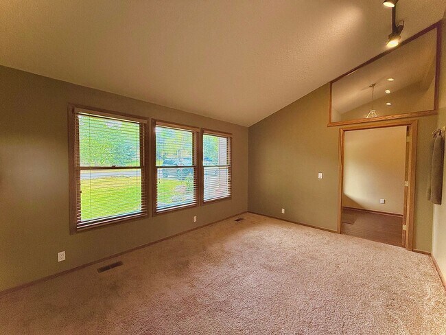 Building Photo - Jeremy Ranch Retreat – Available Now