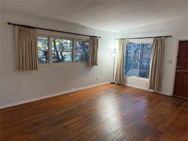 Building Photo - 2428 E Pershing Ave