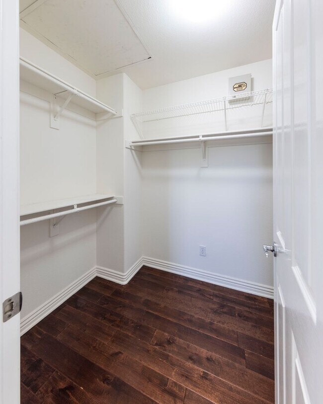 Building Photo - Irvine Condo Now Leasing