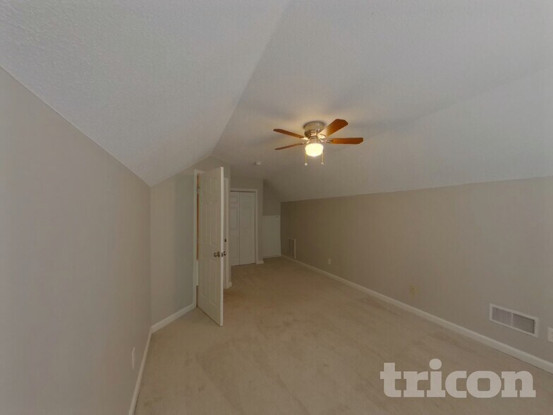 Building Photo - 207 Lockleven Dr