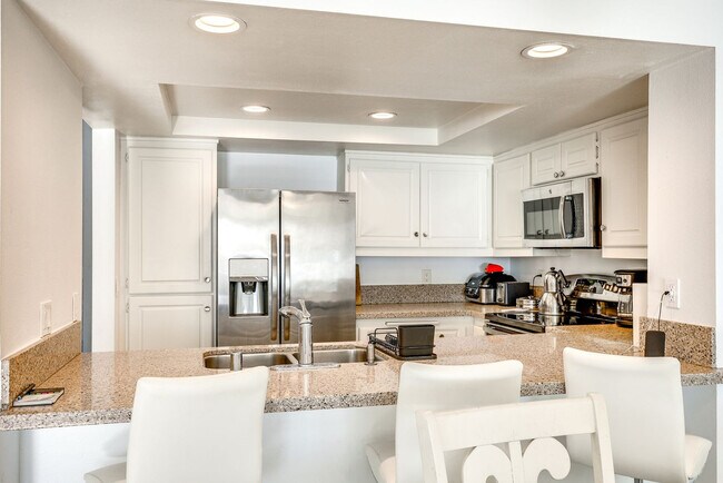 Building Photo - 4513 Cove Dr