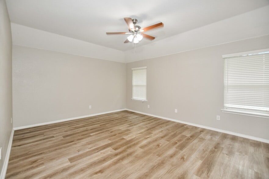 Building Photo - 709 Silverleaf Ct