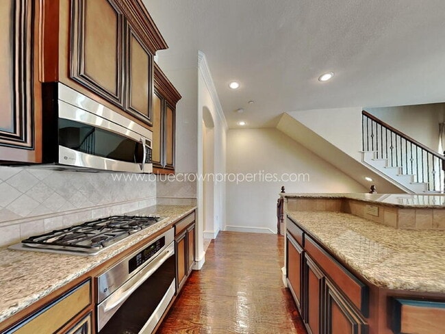 Building Photo - 4037 Winsor Dr