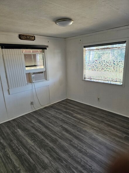 Building Photo - 1223 Hickory Ave