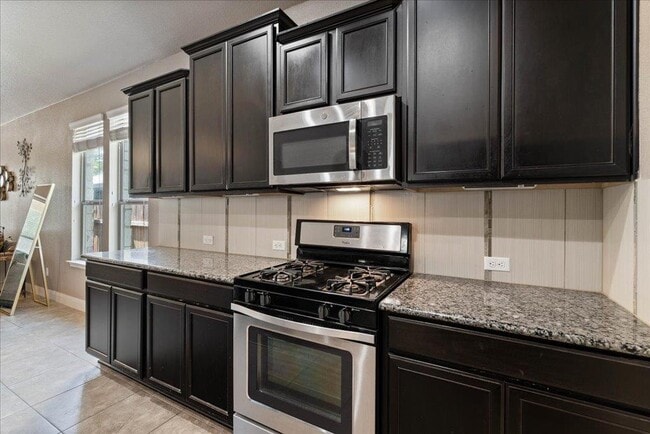 Building Photo - 642 Irvin Dr