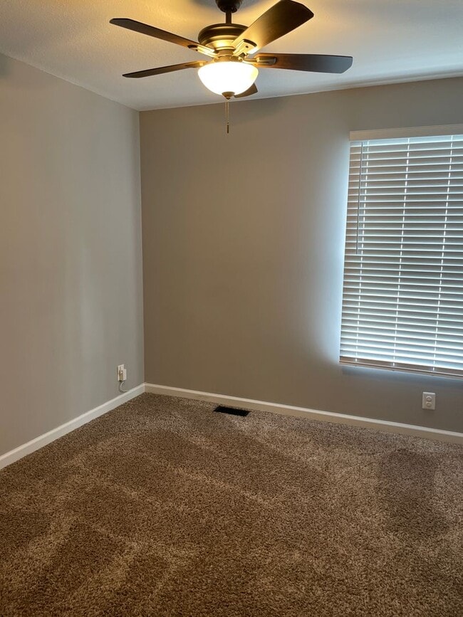 Building Photo - 365 Andrew Dr