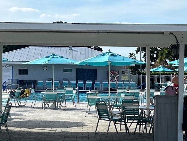 Building Photo - 150 Burgandy Way