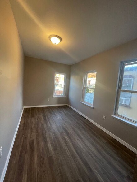 Building Photo - 1423 Mulberry St