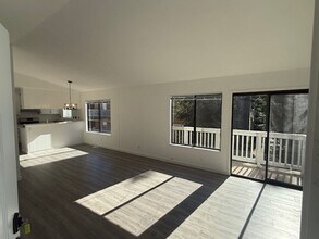 Building Photo - Renovated 2-Bedroom Condo in Martinez