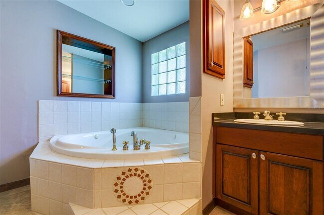 Building Photo - 215 Garden Cir