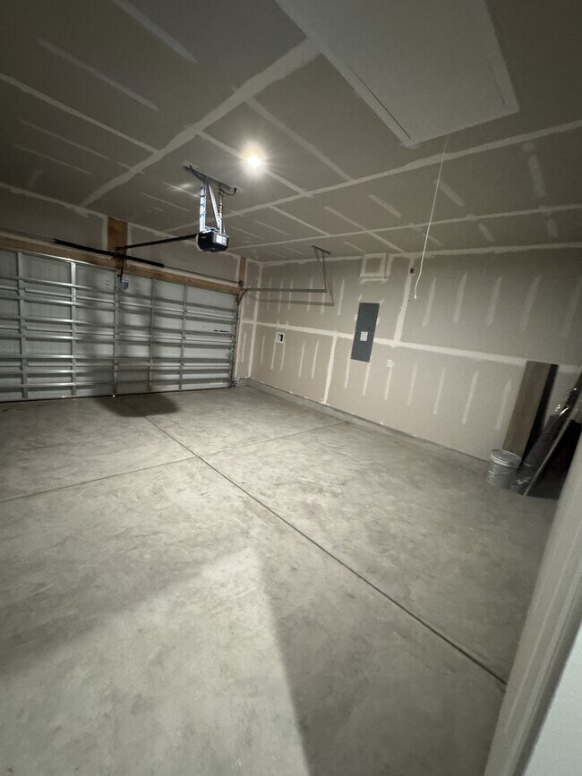 Building Photo - 3067 Visionary Dr