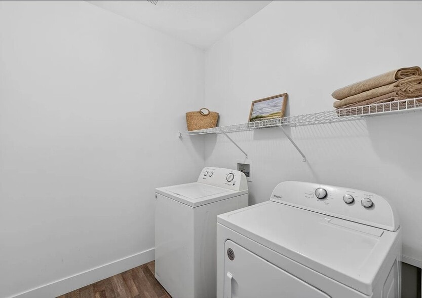 Building Photo - 1807 W Eaglewood Dr